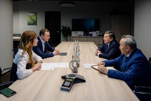 Глава Тувы Владислав Ховалыг обсуждает в Москве создание мусоросортировочного комплекса