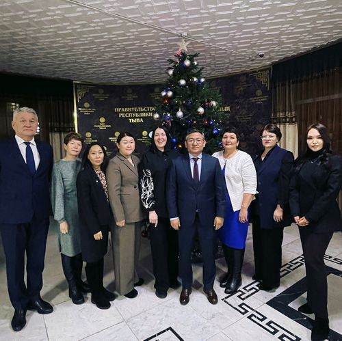 В Туве продолжается акция «Ёлка желаний» для исполнения детских желаний