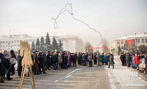 В центре Кызыла проходят народные гуляния в честь празднования Шагаа