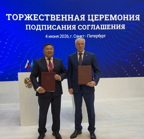 Владислав Ховалыг: «Второй день ПМЭФ проходит насыщенно — подписали соглашение с Томской областью»