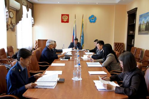 В Верховном Хурале Тувы обсудили внесение поправок в региональный закон о туризме и исполнение бюджета