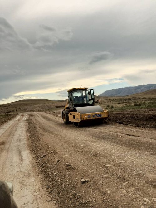 В Овюрском районе обновляют автодорогу Хандагайты - Ак-Чыраа