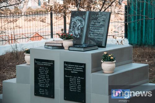 В Кызыле открыли памятник в честь 95-летия Юрия Кюнзегеша