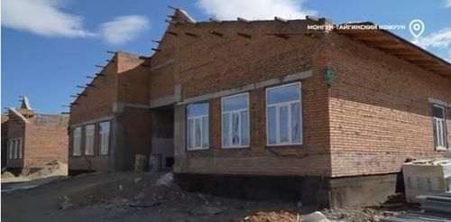 Владислав Ховалыг проверил строительство школы в селе Кызыл-Хая