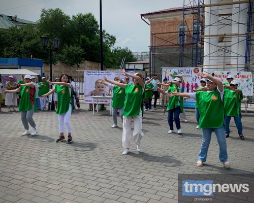«Дружно скажем наркотикам — нет»: в центре Кызыла состоялась акция против наркотиков
