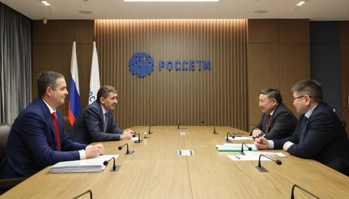 Владислав Ховалыг обсудил с руководством «Россетей» развитие энергосистемы и планы на 2026 год