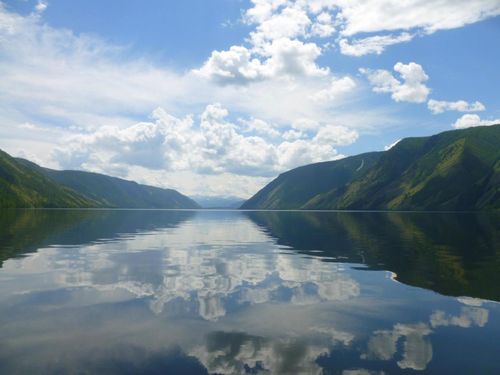 Поверхность рек и озер занимает 7,4% общей площади Тувы