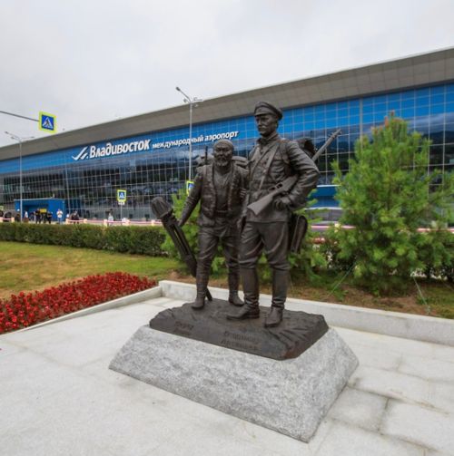 В Приморье открыли памятник Владимиру Арсеньеву и Дерсу Узала