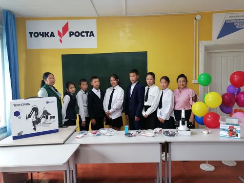 В школе села Успенка Тандинского района открылся Центр образования «Точка роста»