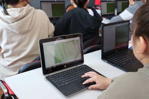 Школьники из Овюрского района научились составлять алгоритмы в информационной системе «КуМир»