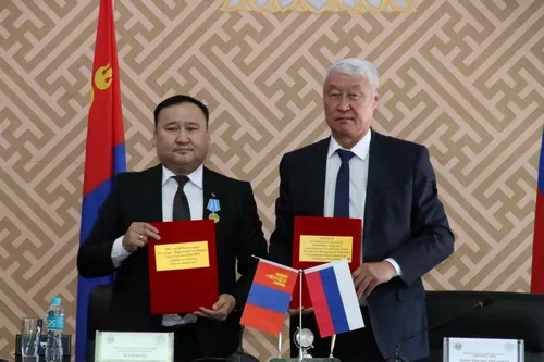 Верховный Хурал Тувы и Хурал гражданских представителей Увс аймака Монголии подписали договор о сотрудничестве