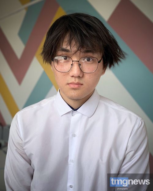 Счастливые лица студентов, гордые взгляды наставников: прошло чествование краснодипломников колледжей Тувы