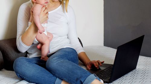 В России планируют запретить увольнять одиноких родителей с детьми до 16 лет