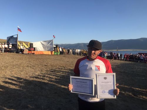 В Туве мужчина, рискуя жизнью спас тонущего рыбака на озере Чагытай