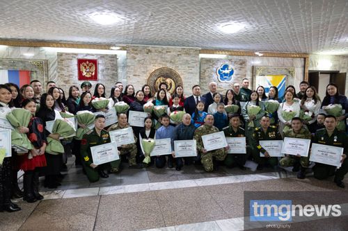 В Туве семьи защитников Отечества получили жилищные сертификаты