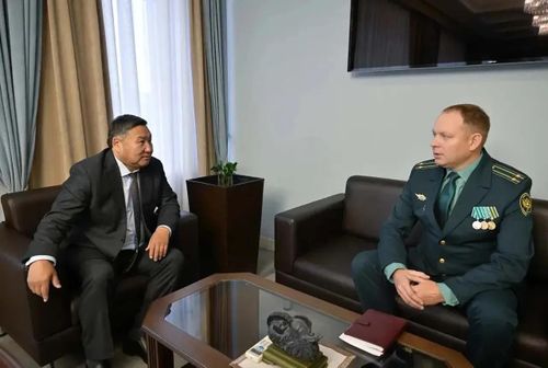 Глава Тувы провел рабочую встречу с новым начальником службы Красноярской таможни в Кызыле