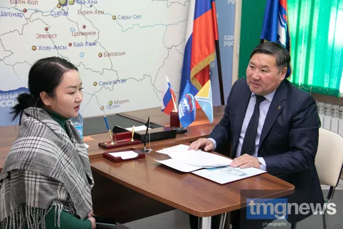 В день рождения партии «Единая Россия» глава Тувы Владислав Ховалыг провел прием граждан
