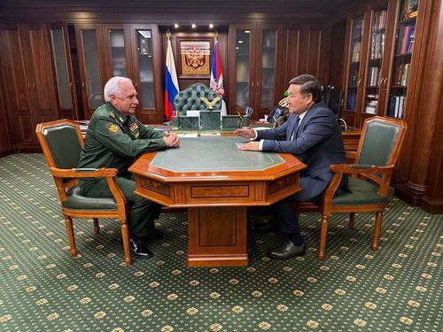 Владислав Ховалыг тыва дайынчыга «Россияның Маадыры» атты тыпсыр дугайында дилег бижикти киирген