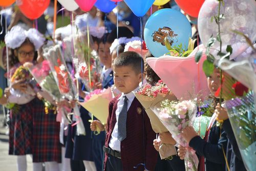 Сегодня в школах Тувы звучат первые звонки