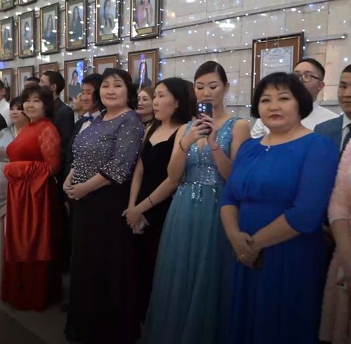 Глава Тувы поздравил молодежь республики с Днём российского студенчества