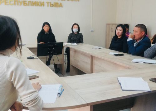 В Туве планируют усилить работу отделов опеки и попечительства