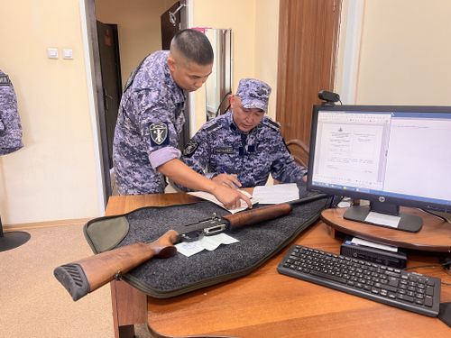 Росгвардеец из Тувы передал новое оружие для военных на СВО