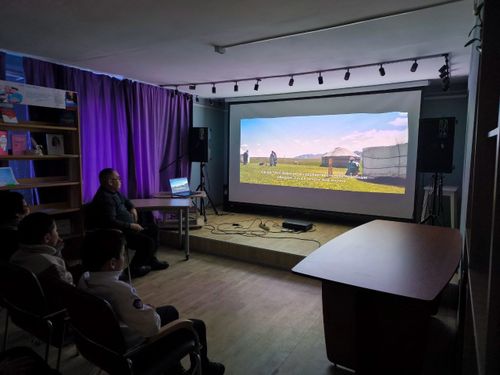 В библиотеке села Хандагайты состоялся показ фильма «Повесть о светлом мальчике»