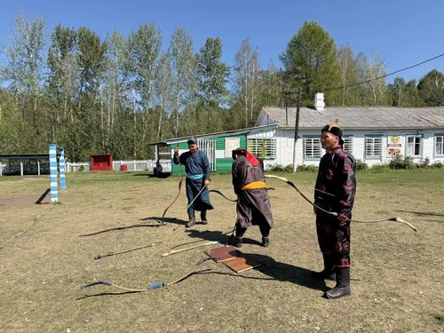 В лагере «Чодураа» прошёл мастер-класс по стрельбе из лука в рамках проекта «Отцы и дети»