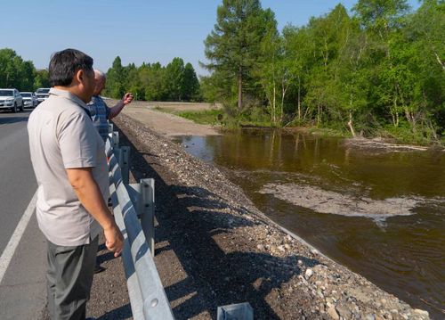 В Туве аномально жаркая погода создает опасность возникновения паводков