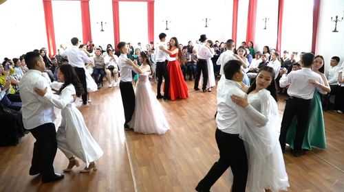 В Кызылском техникуме экономики и права прошел Пушкинский бал