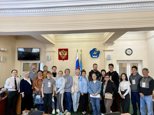 Молодежный парламент провел экскурсию для гостей Тувы в историческом здании Верховного Хурала