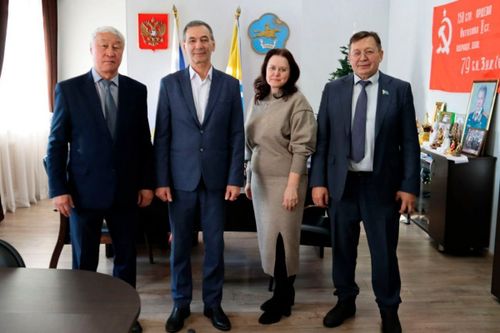 В рамках народной программы «Единой России» состоялась рабочая встреча председателя Верховного Хурала Тувы с руководством «Тардан Голд»