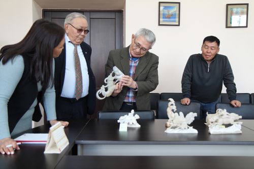 В Туве рассмотрели вопрос поддержки мастеров камнерезного искусства