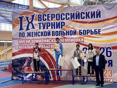 Спортсменка из Тувы стала победительницей IX всероссийских соревнований по женской вольной борьбе