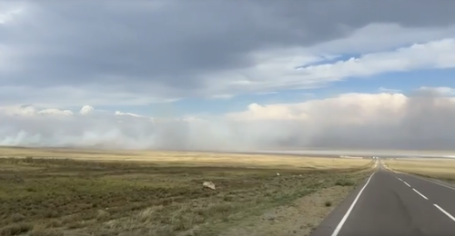 В районе курорта «Чедер» в сторону города Кызыла при падении опоры линии передач загорелось поле