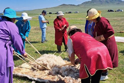 «Единая Россия» Тувы помогает проводить праздник тружеников сельского хозяйства Наадым - 2024