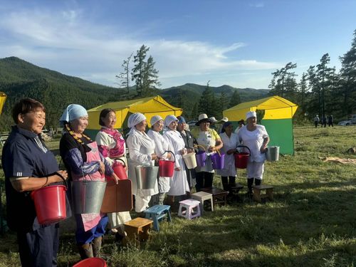 В Тес-Хемском районе определили лучшую доярку Тувы