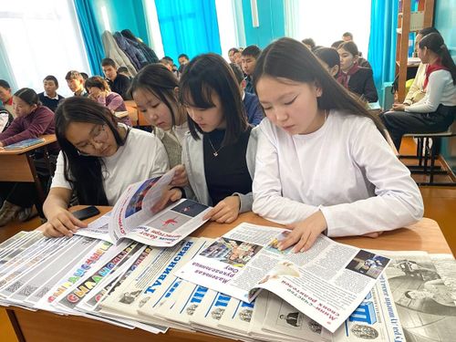 Журналисты Тувы встретились со школьниками села Чаа-Холь