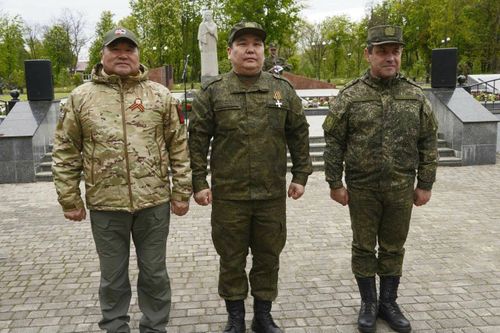 Глава Тувы поздравил с Днем Победы жителей ЛНР