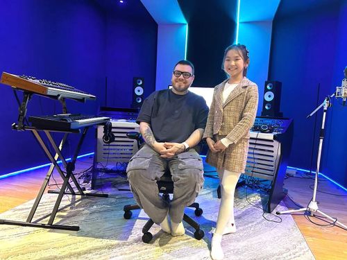 Школьница из Кызыла записала песню в профессиональной студии в Москве