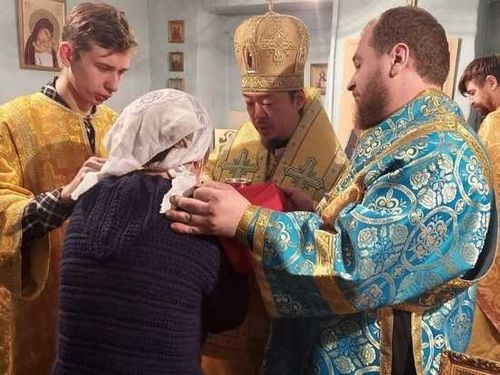 В Ак-Довурак привезли мощи святой блаженной Матроны Московской