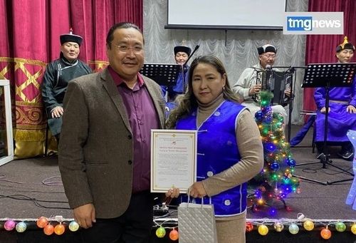 Чечена Монгуш авар чогаалчының шүлүүнүң уран-чечен дылын долузу-биле дамчыткан