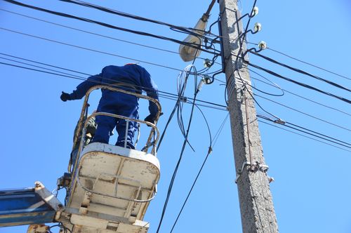 В поселке Сукпак обновили линии электропередачи