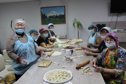 Одиноким пенсионерам Кызыла передадут к праздничному столу домашние пельмени