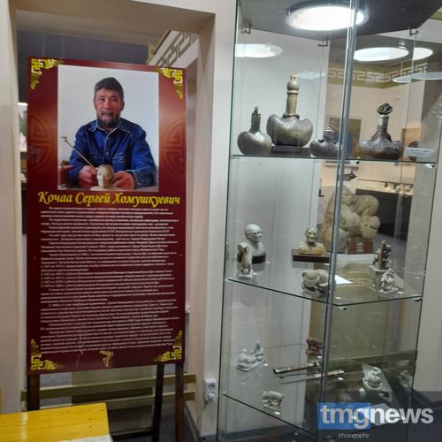 В Национальном музее Тувы открыта выставка работ народного мастера Сергея Кочаа