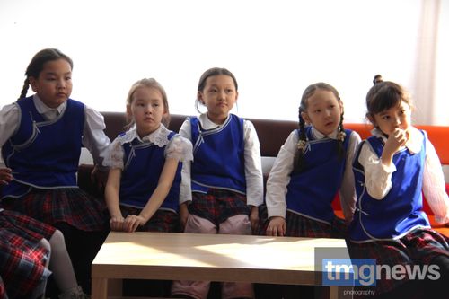 Светофор, викторина и безопасность: Урок для маленьких пешеходов Тувы