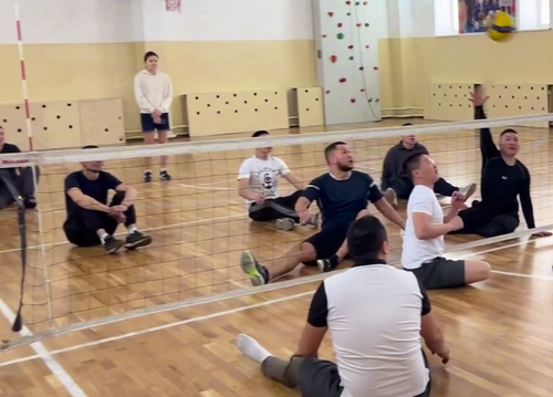 В Кызыле прошли первые соревнования по волейболу сидя для ветеранов СВО