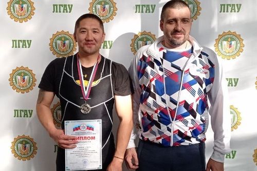 Военнослужащий из Тувы стал вице-чемпионом по жиму штанги лежа