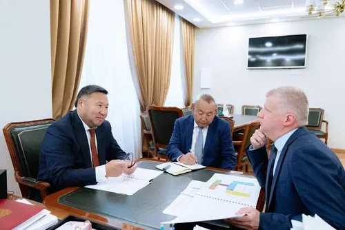 Владислав Ховалыг и представители Минпросвещения обсудили ввод в строй новых школ и детсадов