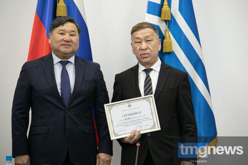 В Туве наградили сотрудников в сфере охраны общественного порядка и профилактики правонарушений